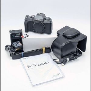 Like New FujiFilm X-T200 Mirrorless Camera
